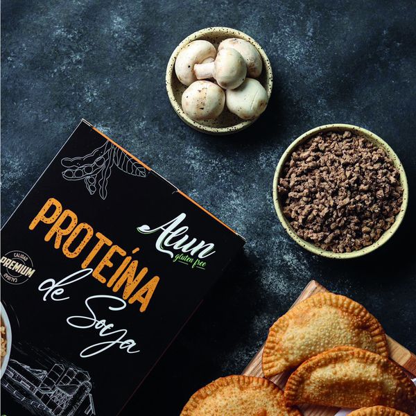 Caja de Proteína de Soya Alun de 1 kg junto a champiñones y empanadas